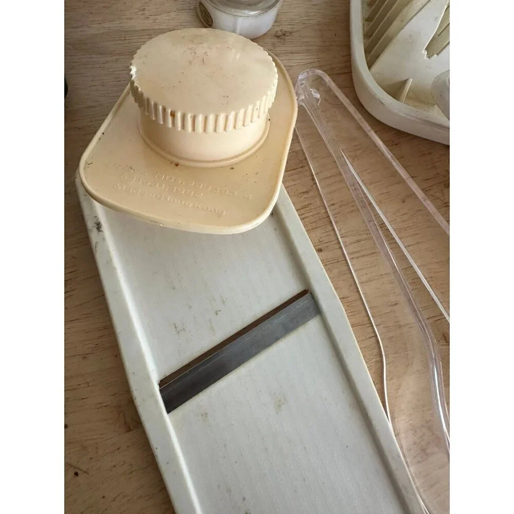 Vintage cooking Baking Kitchen utensils - Picture 6 of 7